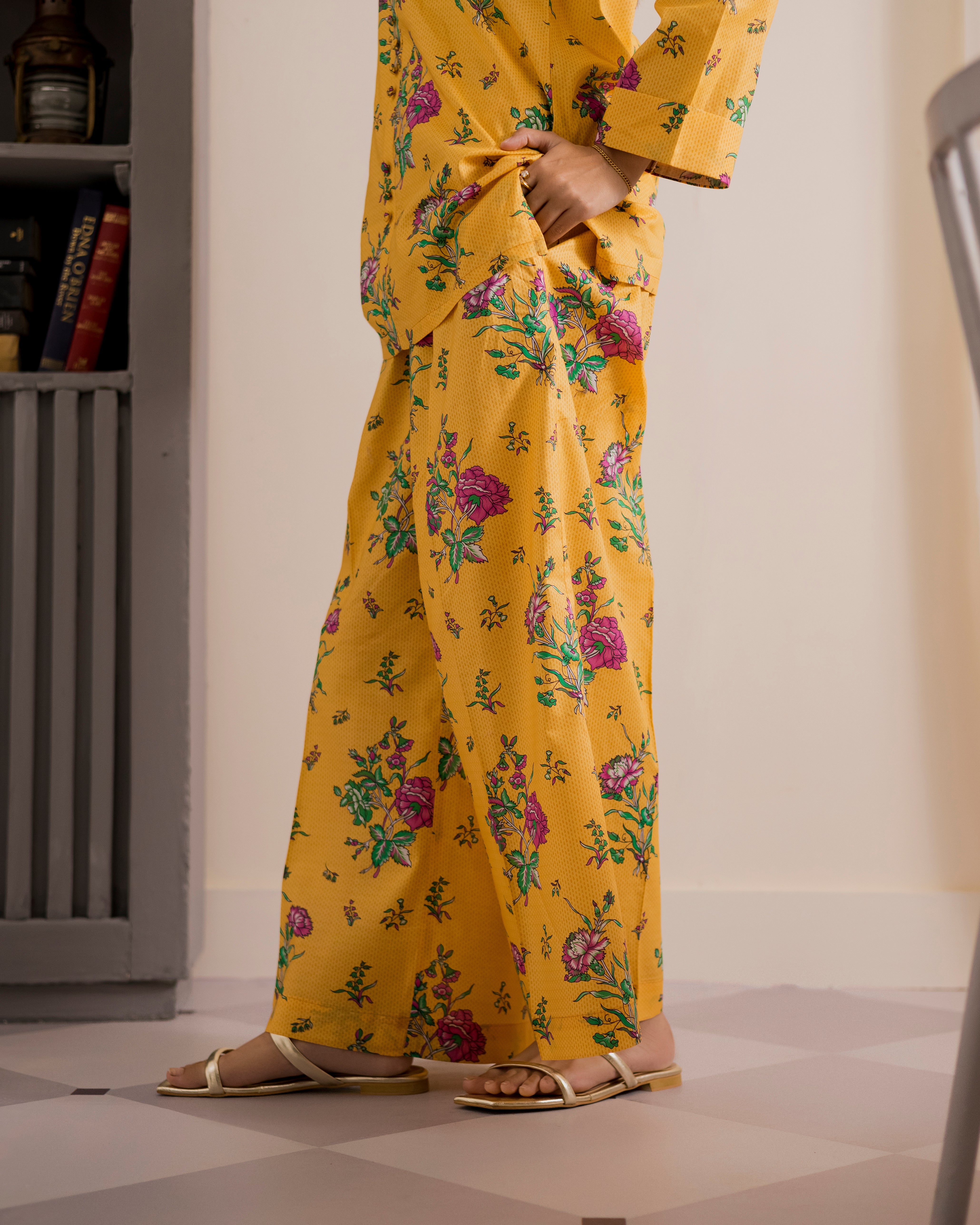 Mehrun-shirt-collar-yellow-suit