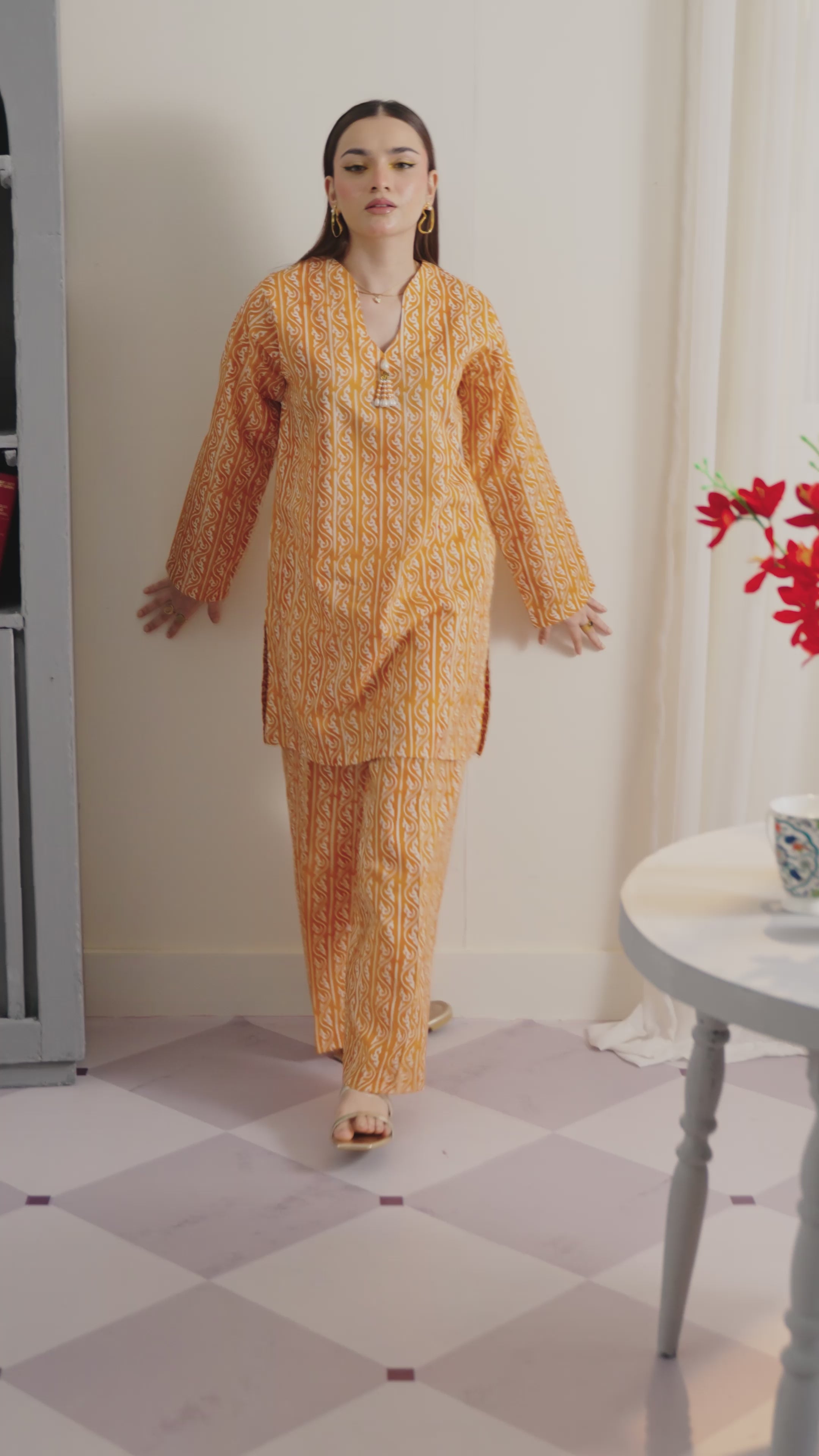 Sunehri-suit